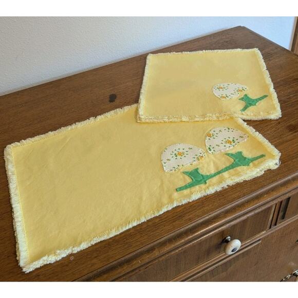 Vintage 70s Yellow Placemats Napkins Set of 4 Patchwork Mushrooms - Picture 2 of 11